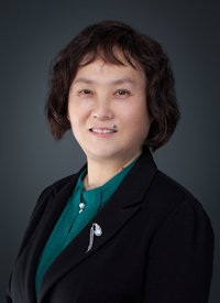1982年在吉林大学获管理工程学士学位