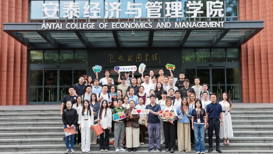 致力于培养既有全球化视野